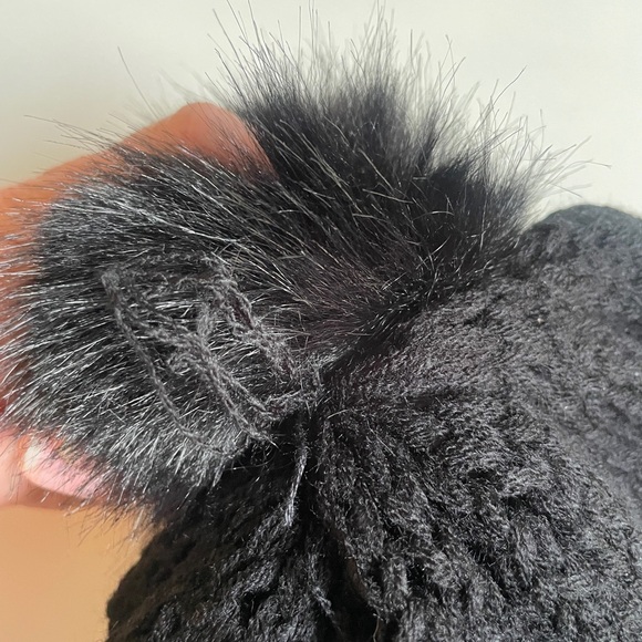 Larome black beanie. NWOT - Picture 3 of 6